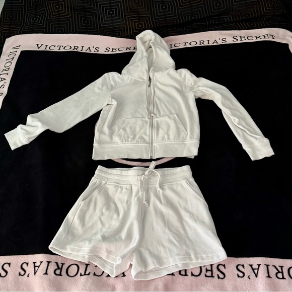 NWT Fashion Nova White Velour Hoodie & Short Set XS - Picture 4 of 6